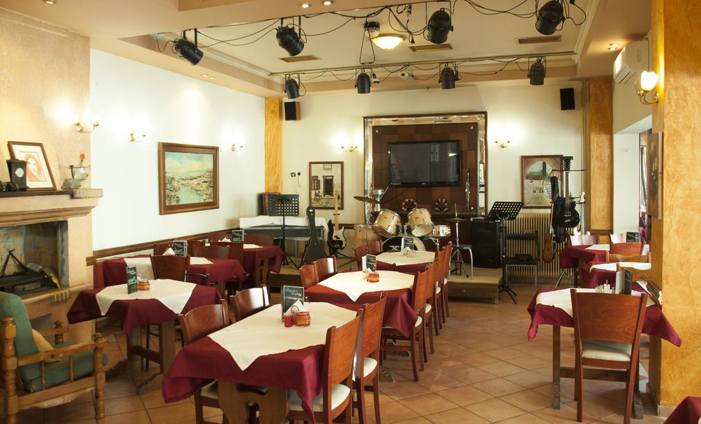 Stavrodromi Hotel Игуменица Екстериор снимка